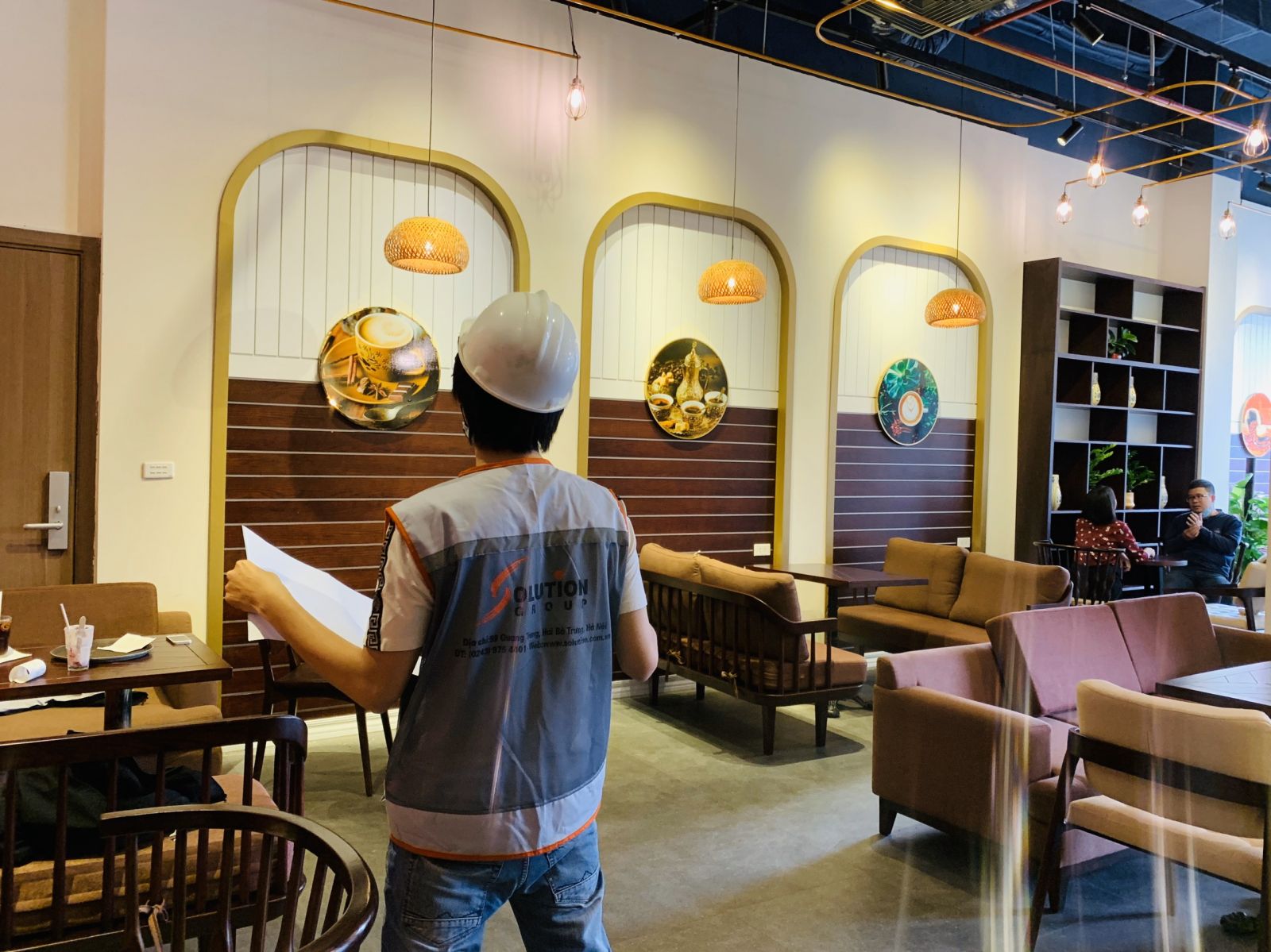 Hoàn thiện thi công thiết kế trang trí đồ nội thất quán cafe Hà Nội
