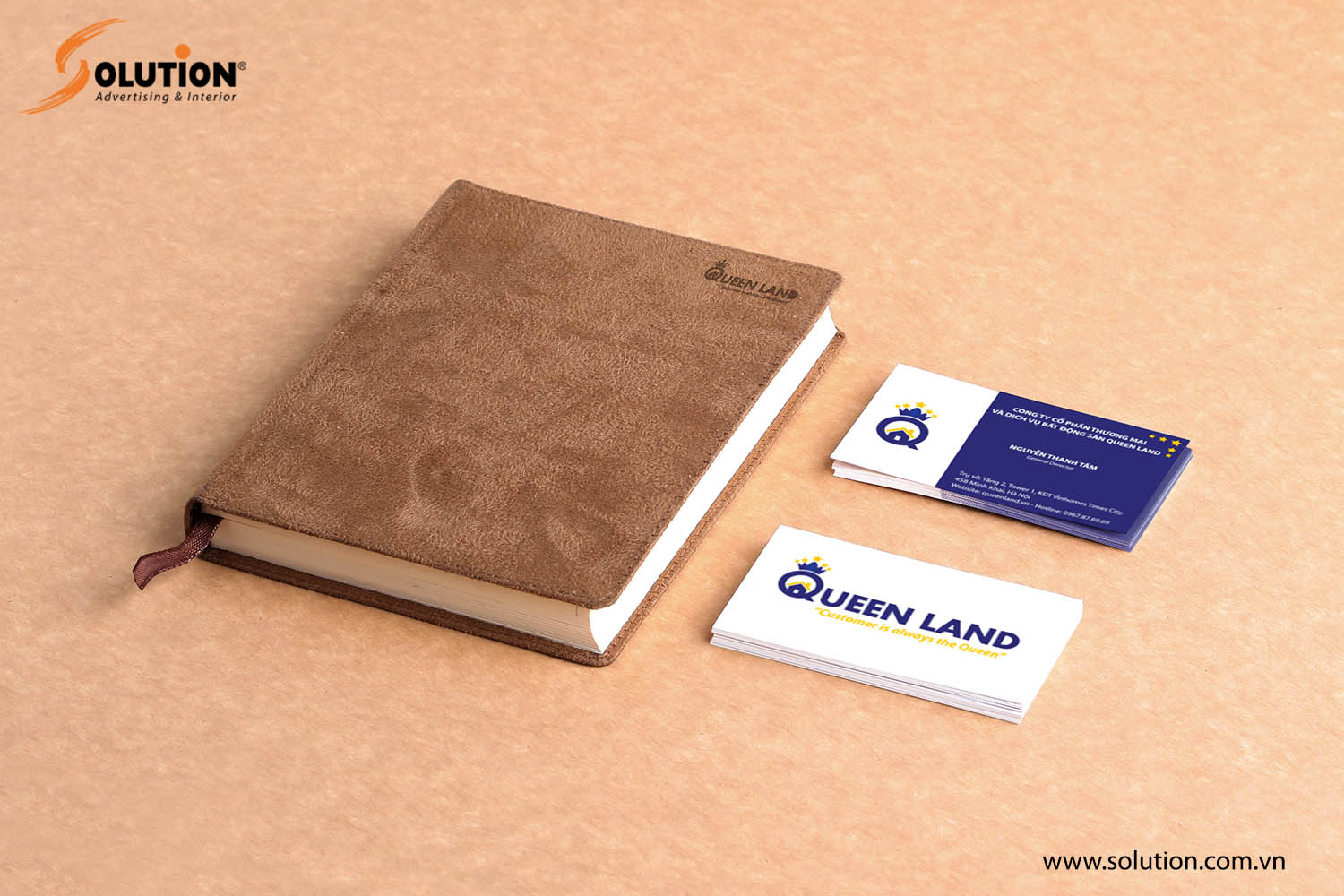 Mẫu namecard trong bộ nhận diện thương hiệu Sàn BĐS Queen Land