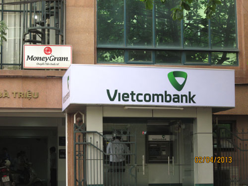 Biển quảng cáo ATM VCB Bà Triệu