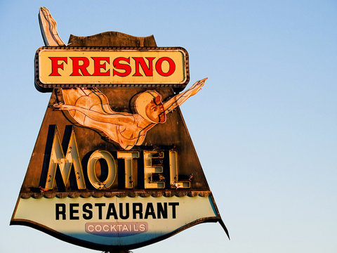 thiet-ke-bien-hieu-dep-6