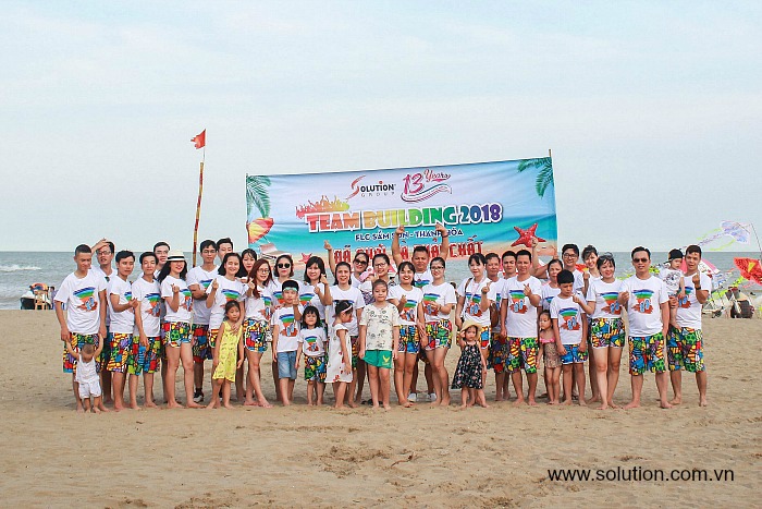 hoat-dong-teambuilding-tren-bien.jpg hoat-dong-teambuilding-tren-bien.jpg