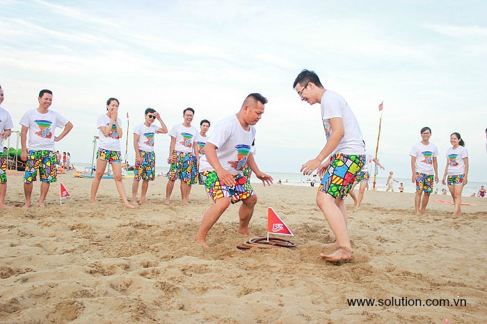 hoat-dong-teambuilding-tren-bien.jpg hoat-dong-teambuilding-tren-bien.jpg