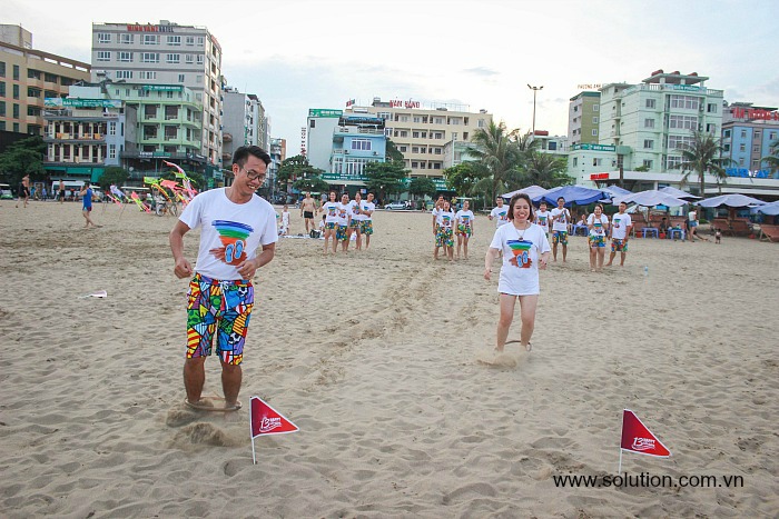 hoat-dong-teambuilding-tren-bien.jpg hoat-dong-teambuilding-tren-bien.jpg