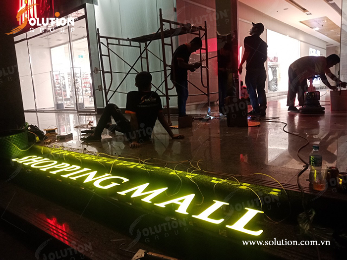 thi công biển bảng vincom center đồng khởi