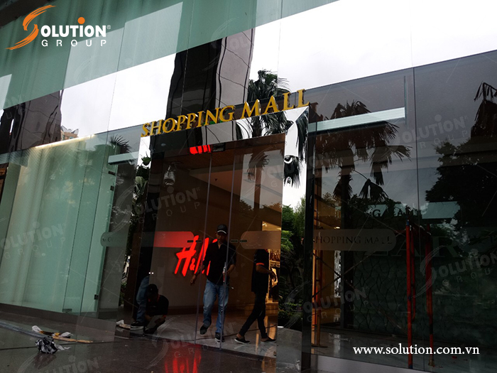 đội ngũ thi công biển bảng solution