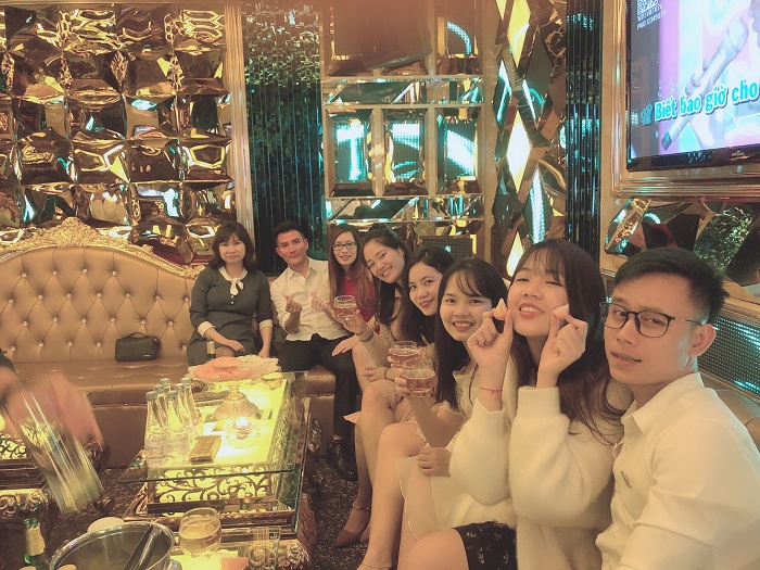 nhân viên nhan-vien