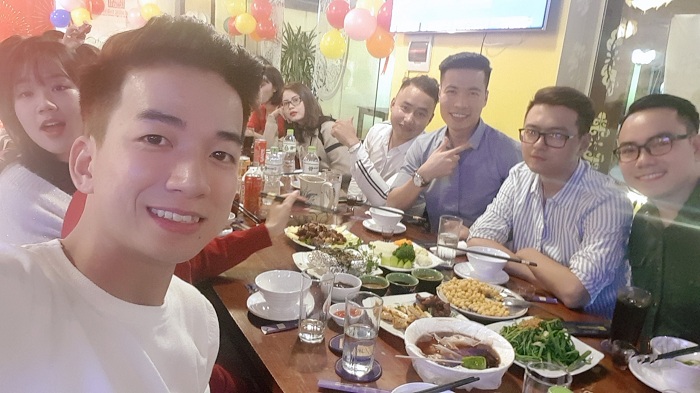 nhân viên nhan-vien