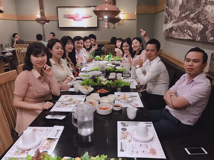 nhân viên nhan-vien