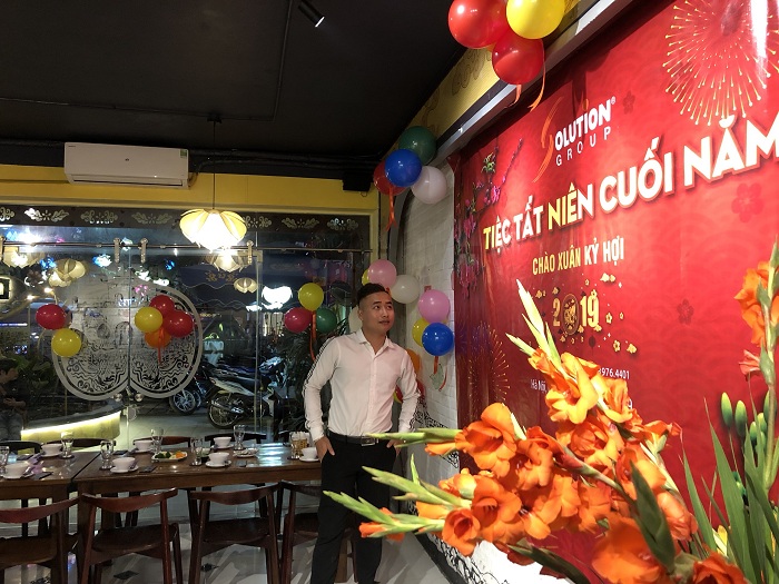 nhân viên nhan-vien