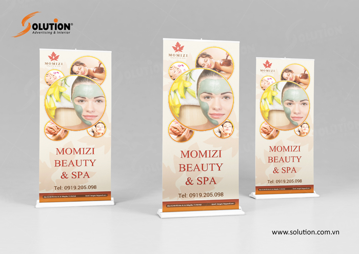 Các thông tin liên lạc thường đặt ở vị trí dưới của standee, nhưng đồng thời cũng phải rõ ràng và dễ tìm kiếm