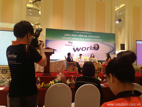 Trang phục của Event Photography phải hòa hợp với sự kiện