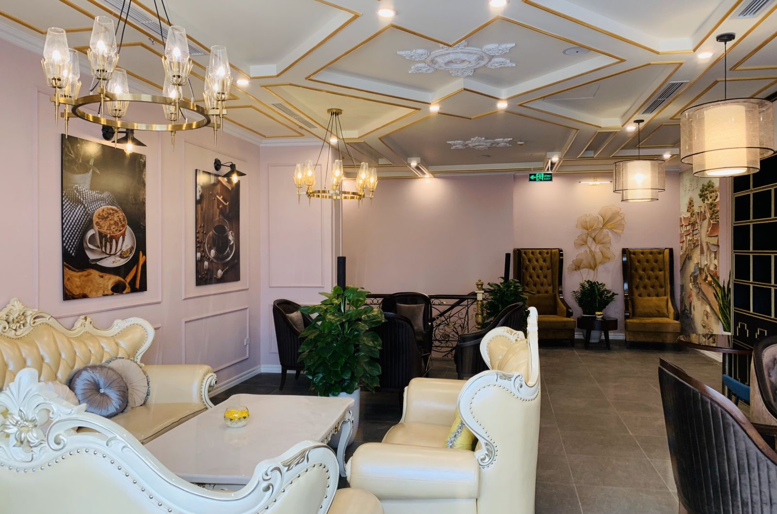 Sự pha trộn Á Âu mang đến sự mới lạ cho Tech Coffee