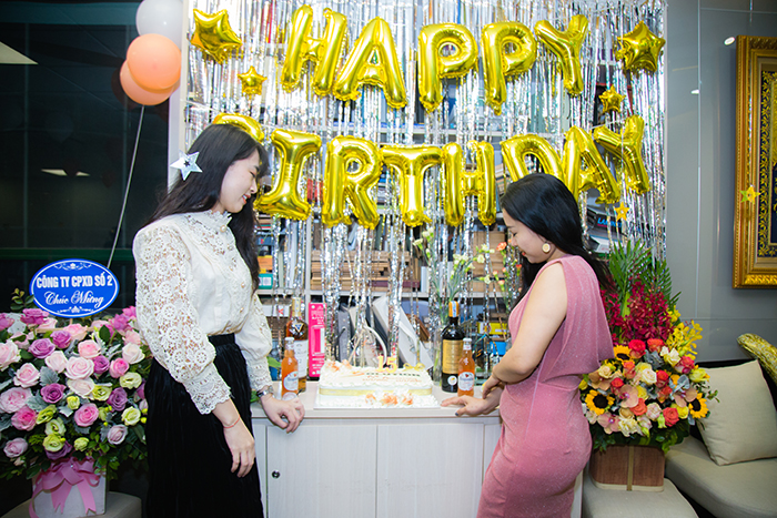 ảnh chụp sinh nhật công ty thiết kế quảng cáo Solution