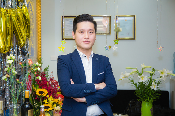 hình chụp sinh nhật công ty thiết kế quảng cáo Solution