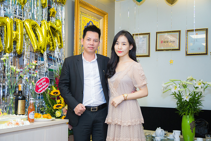 ảnh kỷ niệm sinh nhật công ty thiết kế quảng cáo Solution