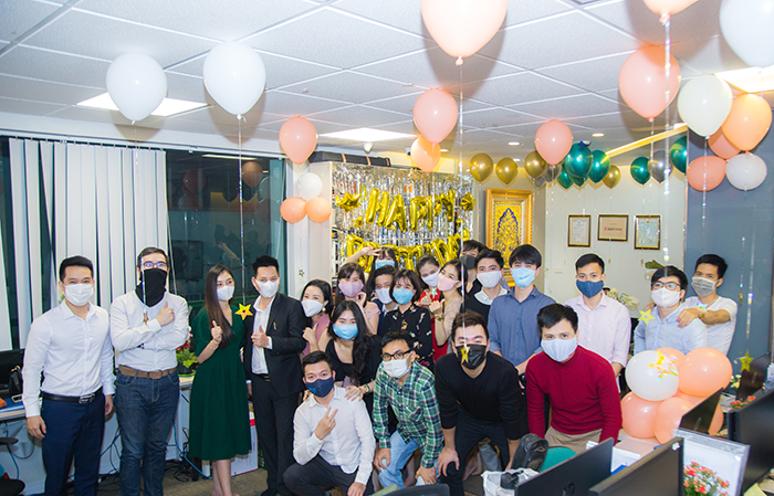 tập thể công ty thiết kế quảng cáo Solution