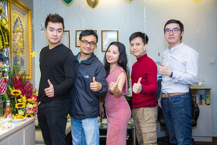 ảnh thành viên dự sinh nhật công ty thiết kế quảng cáo Solution
