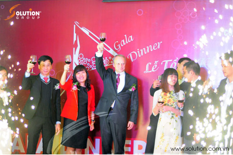 To-chuc-Year-End-Party