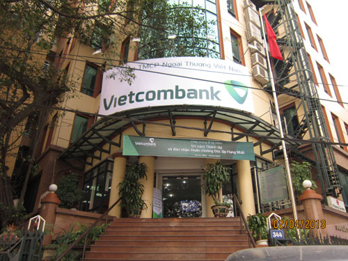 Biển quảng cáo VCB trụ sở Bà Triệu