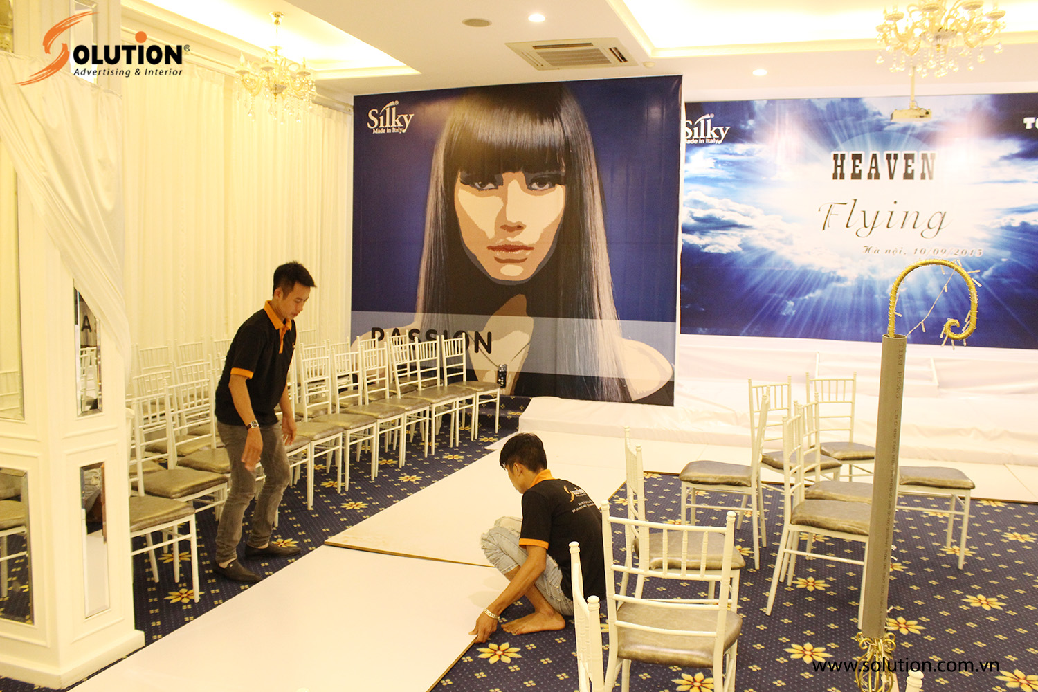 thi-cong-lap-dat-backdrop-san-khau-su-kien-toc-toni-hieu-007