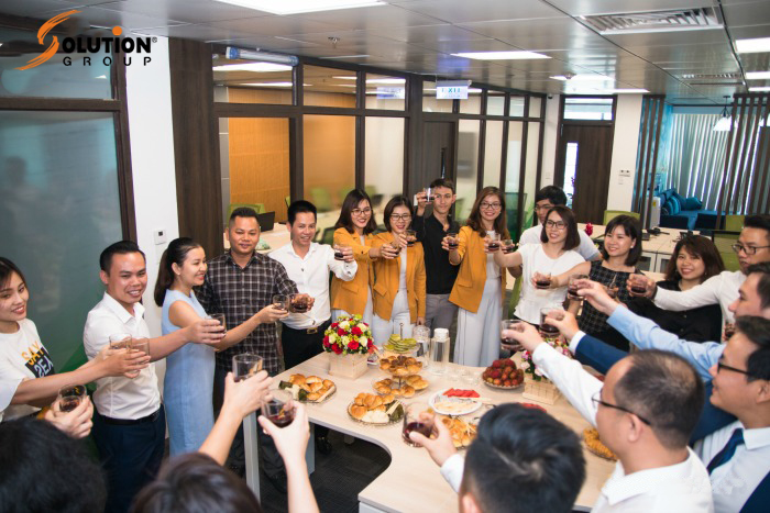 Thiet-ke-thi-cong-noi-that-van-phong-SolutionGroup