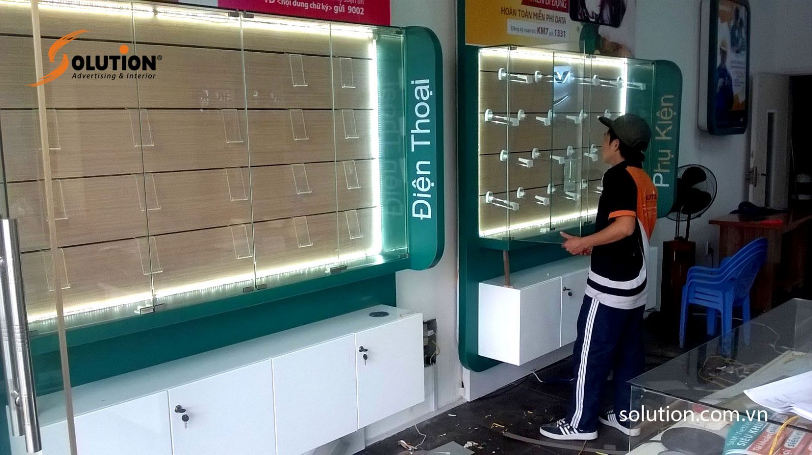 thiet-ke-va-thi-cong-noi-that-showroom-viettel-hung-yen-1