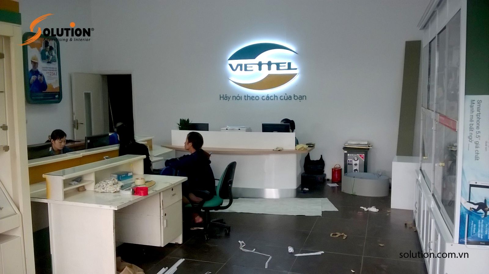 thiet-ke-va-thi-cong-noi-that-showroom-viettel-hung-yen-4